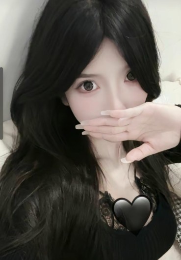 抖音网红小熊饼干疑似下海兼职？网友偷拍视频流出！