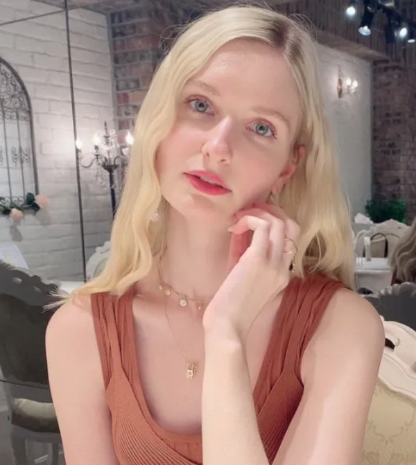 欧美暗黑界女神“Emma Lawrence”,白肌美妖精,精灵系美女!