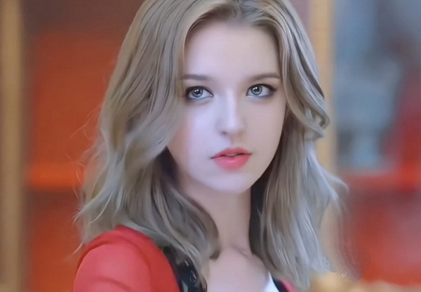 为艺术献身的女模特“安吉丽娜·丹妮洛娃”，在韩国发展的俄罗斯女神