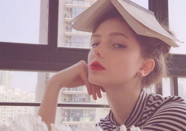 凭借一张精灵cos照走红，加拿大女神“莎凡娜·布莱德”