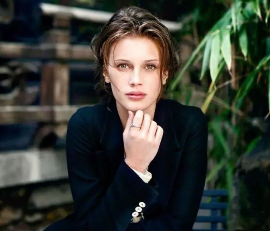 为艺术献身的法兰西玫瑰“玛丽恩·瓦斯”，气质优雅的清冷美人