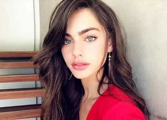 曾被评为全球最美面孔的以色列超模，雅尔·谢尔比亚！