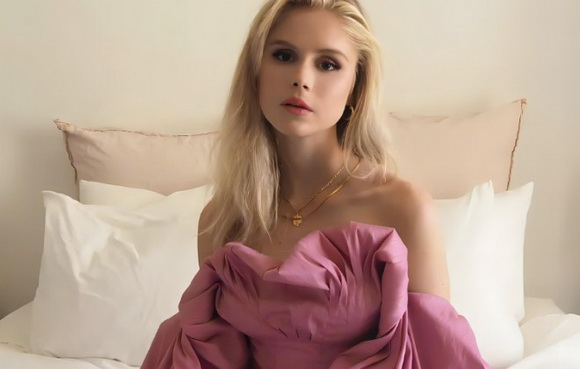 为艺术献身的女星“艾琳·莫里亚蒂”，黑袍纠察队星光！