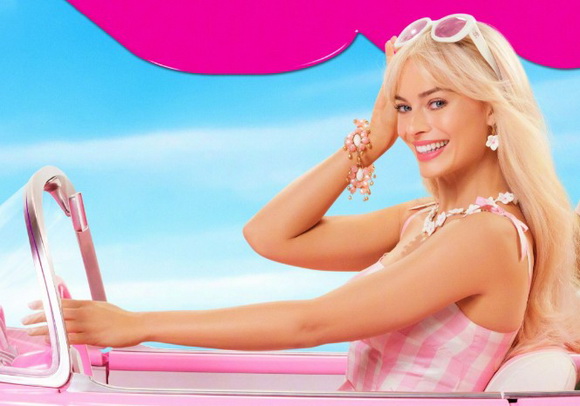 为艺术献身的女星“玛格特·罗比”，犹如真人芭比的小丑女！