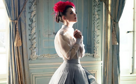 为艺术献身的女星“阿斯特丽德·伯格斯”，小美人鱼扮演者