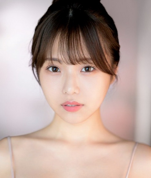 TikToker早坂姬,G系少女亮相出道暗黑演艺界!