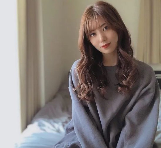 暗黑界最强女主播,浑身散发知性气息的山岸逢花