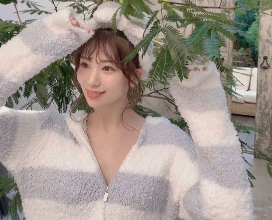 暗黑界最强女主播,浑身散发知性气息的山岸逢花