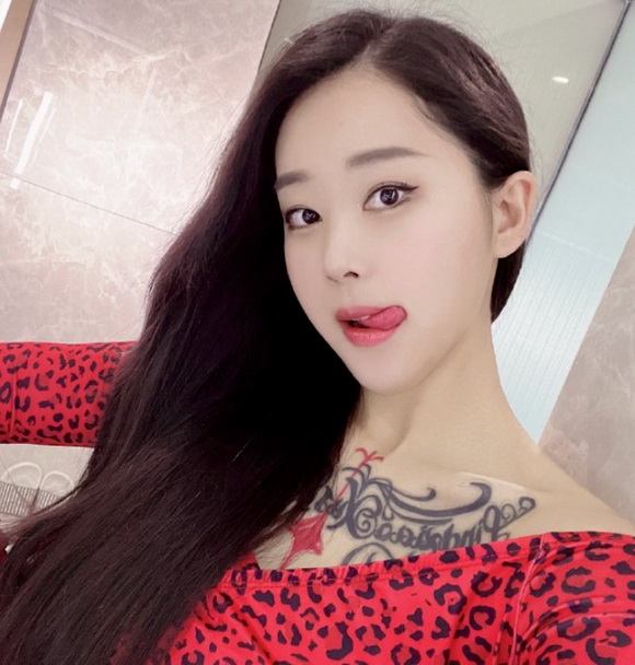 人间水蜜桃“silk张老师”最新照出炉！