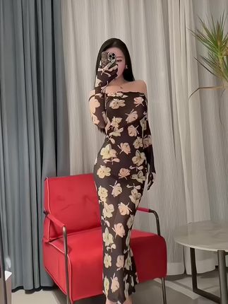 不爱笑的赛琳微密圈写真打包,独家资源分享