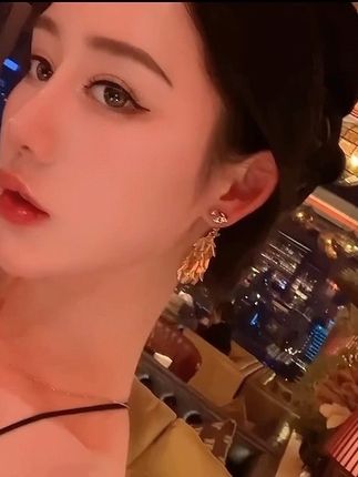 不爱笑的赛琳微博写真合集,无杂质的高清视觉享受
