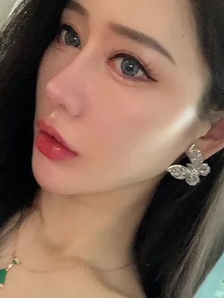 不爱笑的赛琳微密圈独家资源,渔网黑丝的性感魅力