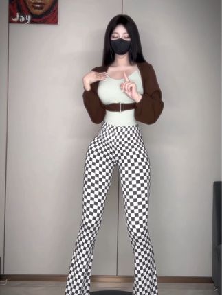如何看待阿尔卑香小狗子的微密圈作品?她的独特风格分析