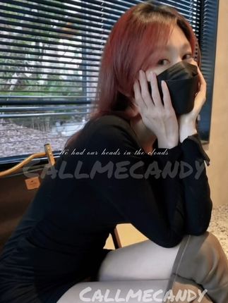 Callmecandy微密圈丝袜体验,尽享她的迷人足部