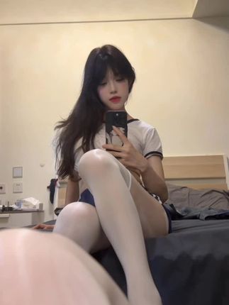 抖音美女晴天小猪本猪微密圈作品,时尚穿搭与文案完美结合