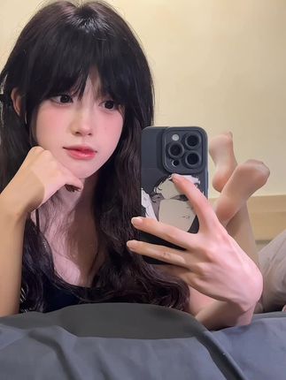 抖音美女晴天小猪本猪微密圈作品,时尚穿搭与文案完美结合