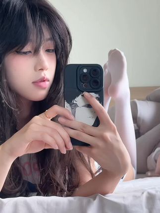 抖音美女晴天小猪本猪微密圈作品,时尚穿搭与文案完美结合