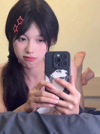 抖音美女晴天小猪本猪微密圈作品,时尚穿搭与文案完美结合