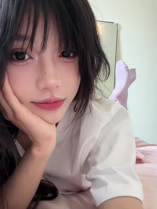 抖音美女晴天小猪本猪微密圈作品,时尚穿搭与文案完美结合