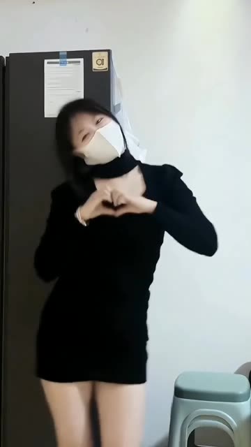 抖音美女晴天小猪本猪微密圈,独特穿搭与文案的完美结合