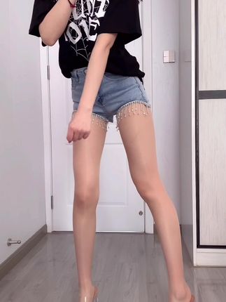 微密圈_林扣弦吊带妹妹的独家作品,202万粉丝背后的故事