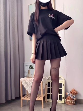 【微密圈】林扣弦清纯吊带作品大赏,抖音202万粉丝为何如此着迷?