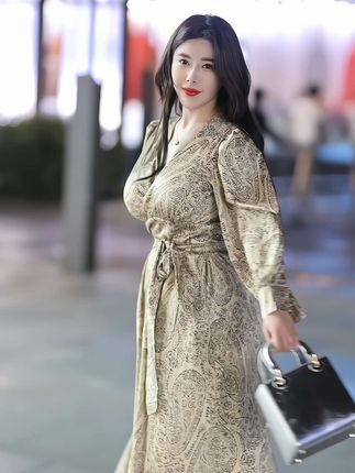 微密女神猪小七图集男士眼中的街拍女神,猪小七街拍女神之路,魅力无限