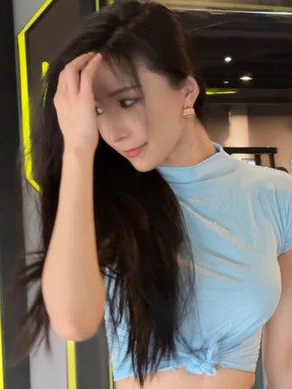 「微密圈女神」李嘉欣97你的御姐理想型吗?标准大长腿厚嘴唇写真