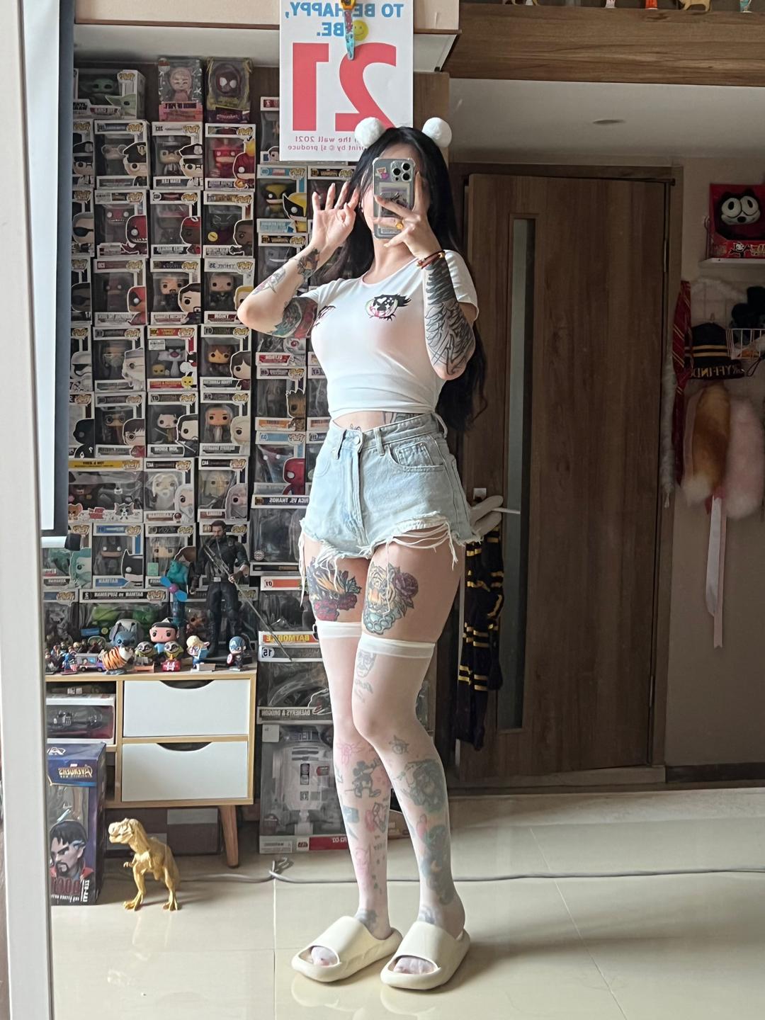 卡通百科老王:鲜花与温柔光辉的碰撞,微密圈中的诗意写真
