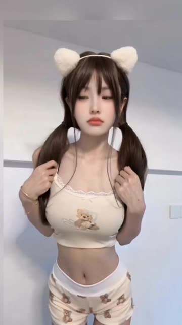 乔妹微密圈视频全集下载,给乔买裙子的作品欣赏