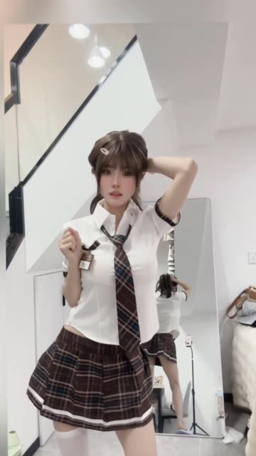 乔妹微密圈视频全集,给乔买裙子的圈子作品全解读