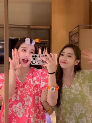 十万口草莓粥粥的微密圈作品合集,所有写真套图一次打包下载