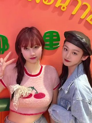 十万口草莓粥粥的微密圈作品合集,所有写真套图一次打包下载