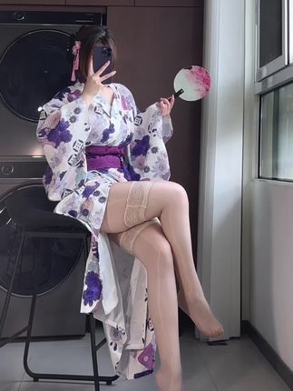 桃沢樱呀牛仔裤穿搭,微密圈新图赏析桃沢樱呀时尚风格
