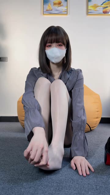 白龙猫女的黑丝连裤袜作品风靡微密圈,为什么她的作品如此受欢迎?