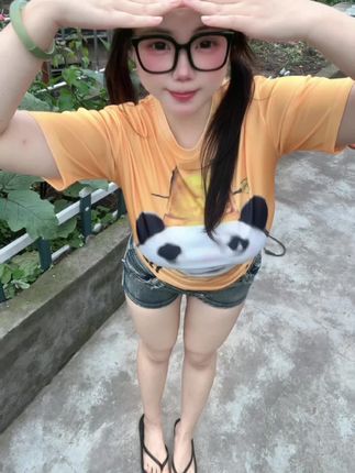 微密圈可爱的肉巴黑丝性感套装,她的最新作品再度引发关注