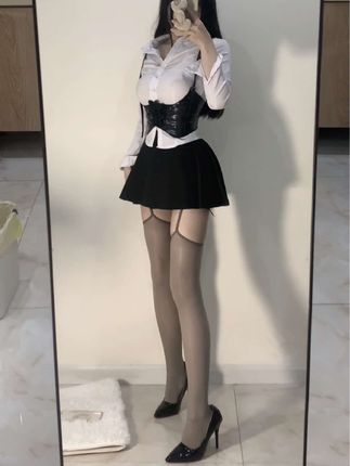 抖音小芋泥微密圈作品解析,她的付费资源值得观看吗?