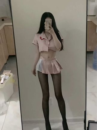 抖音小芋泥微密圈作品解析,她的付费资源值得观看吗?