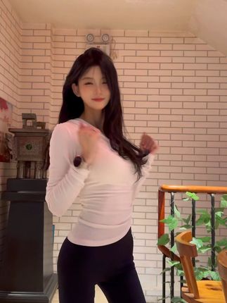 一只树懒的微密圈作品合集,她的付费资源是否物有所值