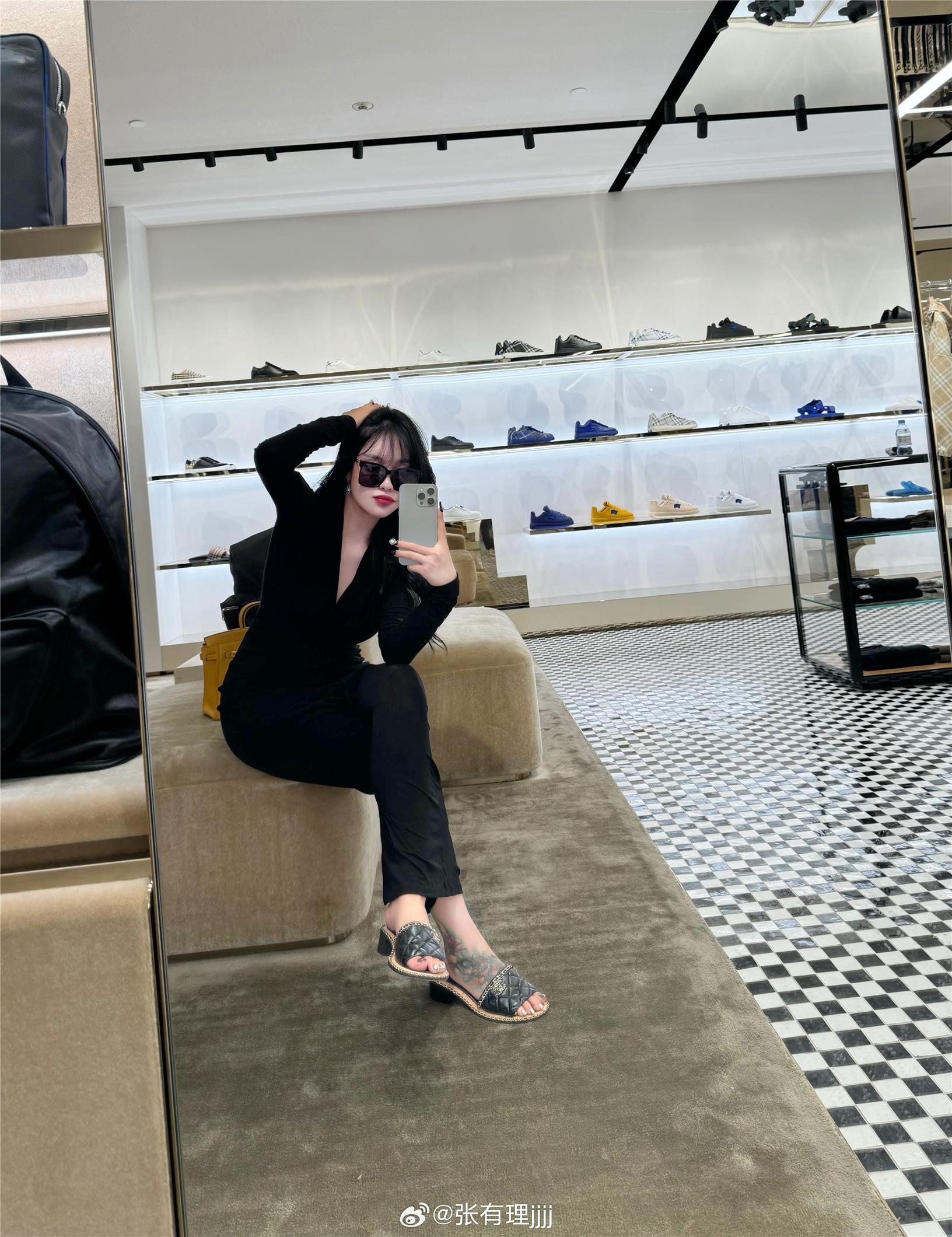 张鑫baby是谁?微密圈作品展现其独特气场