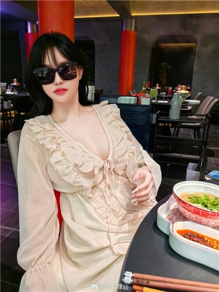张鑫baby是谁?微密圈作品展现其独特气场