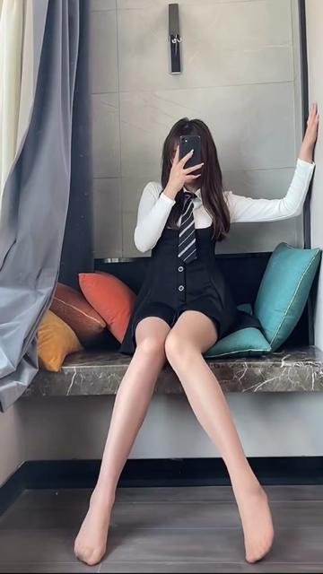 微博微密圈脸红Dearie写真合集,意境十足的艺术照片!