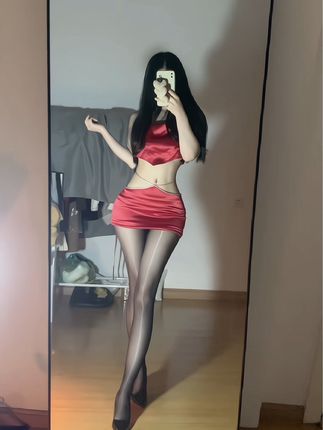 抖音小芋泥微密圈作品解析,她的付费资源值得观看吗?