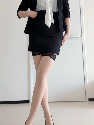 微密圈徐绾绾yyyy最新图集,黑丝、腿控粉丝狂热追捧