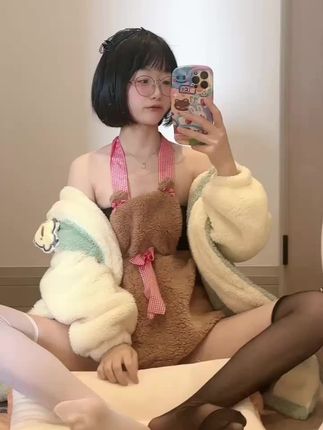 胜利的小生活(王胜利)微密圈资源揭秘,白丝+制服合集下载