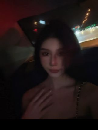 艾拉·isla牛仔裤作品走红,微密圈粉丝们的热议与追捧