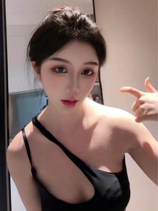 艾拉·isla牛仔裤作品走红,微密圈粉丝们的热议与追捧