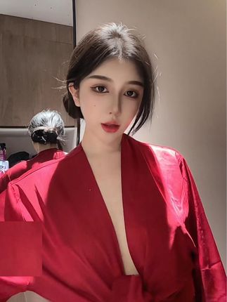艾拉·isla牛仔裤作品走红,微密圈粉丝们的热议与追捧