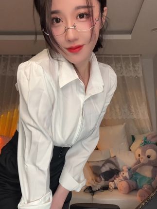 轩子巨二兔微密圈#VIP付费贴#,01月07日女仆装新作