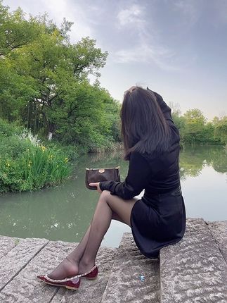 July芝岚的图片集,欣赏甜美瞬间